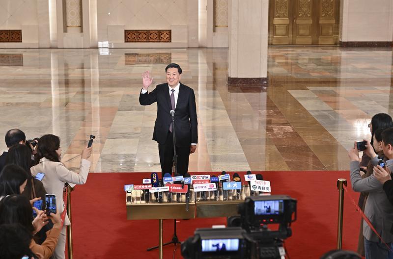 爱游戏中国官网-“尔滨”冰雪季火到438名儿童走丢？代表委员为体育经济献策