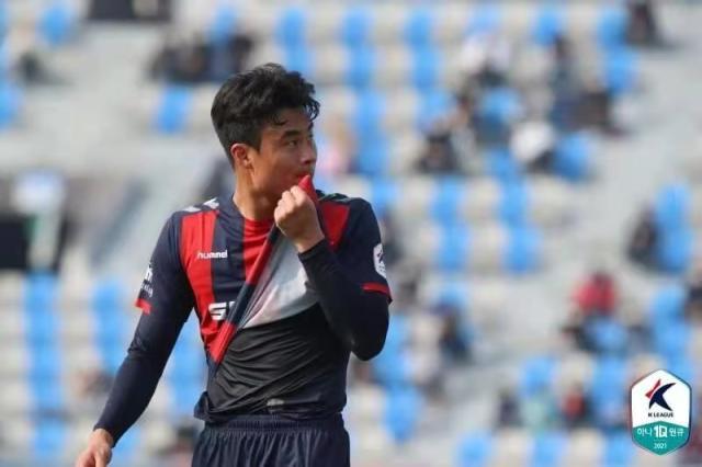 爱游戏游戏平台-2战2红牌2点球成焦点 恒大铁闸重返K联水土不服？